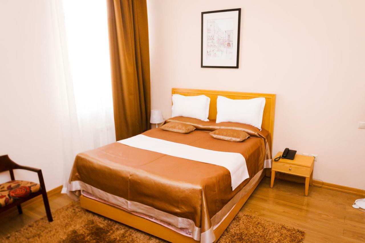 Atb Grand Hotel Atyrau Exterior photo